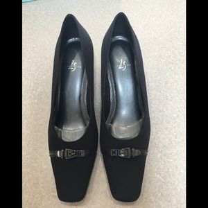 Brand new Lifestride Sherice microfiber pumps